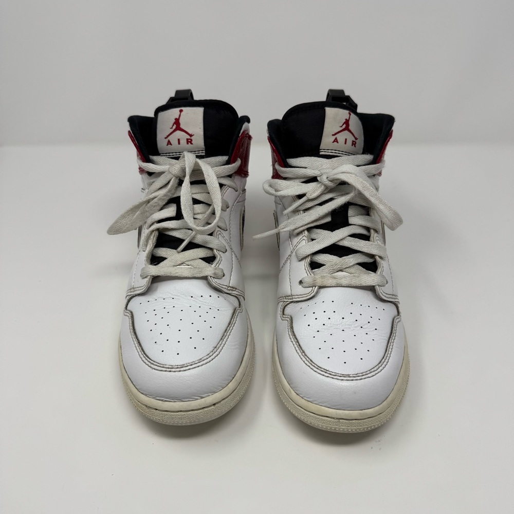 Size 6.5 Youth Nike Air Jordan 1 Mid white Chicago 554725-116 - Picture 2 of 14